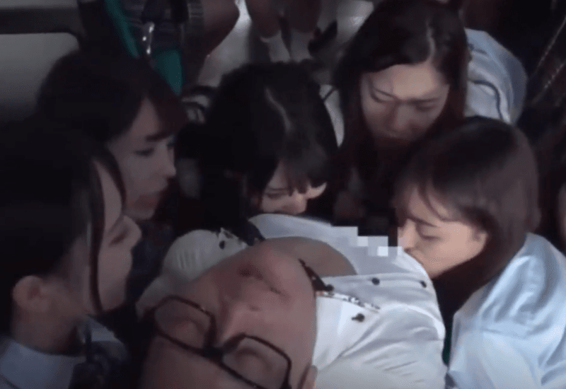 【JK】痴女たちと男1人が満員バスで逆痴漢7P以上ハーレムエロタレ用アダルトAV無料エロ動画♡