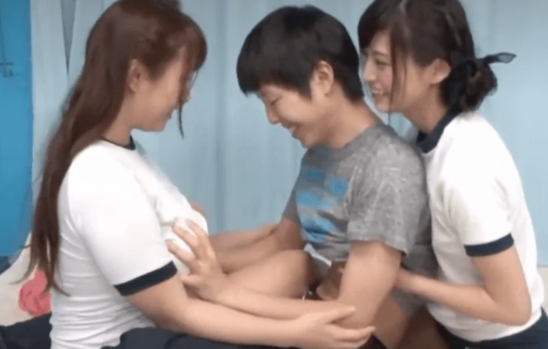 【白石茉莉奈・立花はるみ】爆乳+ちっぱいのコスプレ女性たちと童貞が筆おろしセックス♡