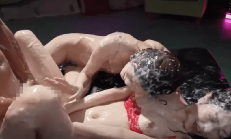 【奏音かのん・森日向子】スレンダーな女の子たちにぶっかけまくる