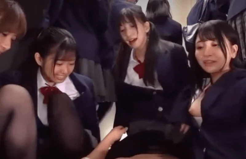 【佐藤ののか】めっちゃエロいパンストJKたちとエレベーターで中出しセックス