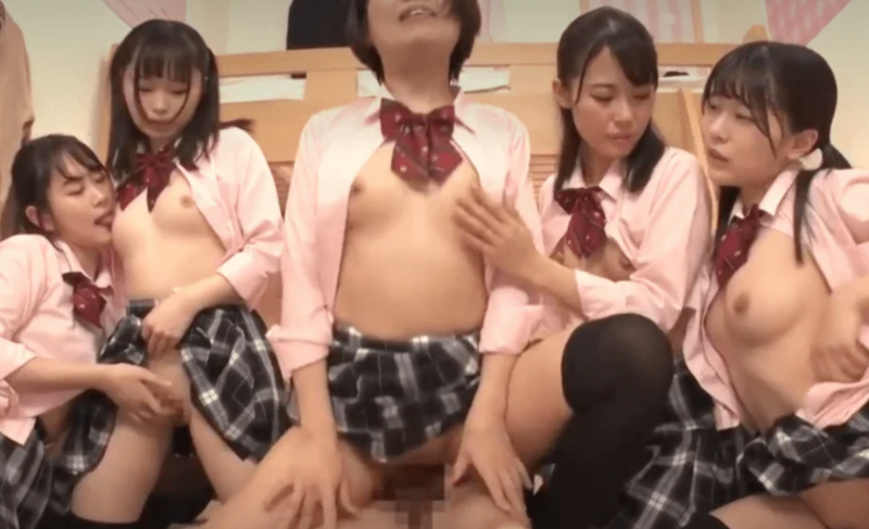 【素人】ちっぱい+爆乳女子校生たちとフェラ+中出しセックス♡
