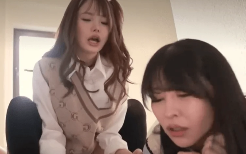 【松本いちか・森日向子】ちっぱいのスレンダー美人たちに責められながらパコる無料エロ動画