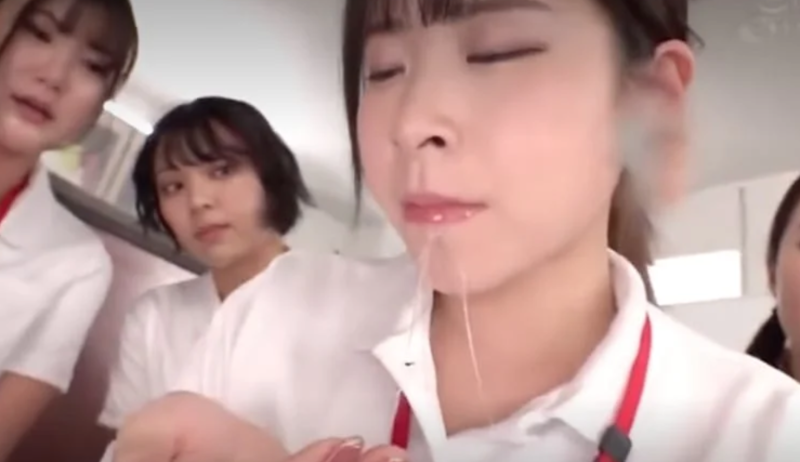 【沙月恵奈・皆月ひかる】爆乳+貧乳ロリ系スレンダー美少女たちとイラマチオセックス