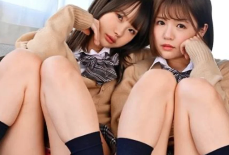【松本いちか・永瀬ゆい】パイパン貧乳ロリ系スレンダー美少女痴女ギャル女子校生たちとM男逆レイプ手コキフェラ騎乗位セックス
