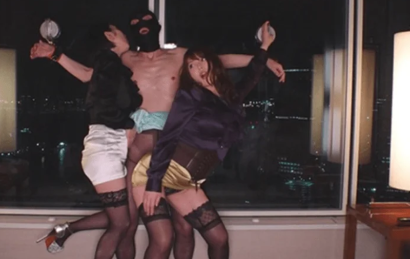 【新村あかり・舞原聖】爆乳スレンダー痴女美熟女たちとM男が逆レイプ手コキフェラ+セックス